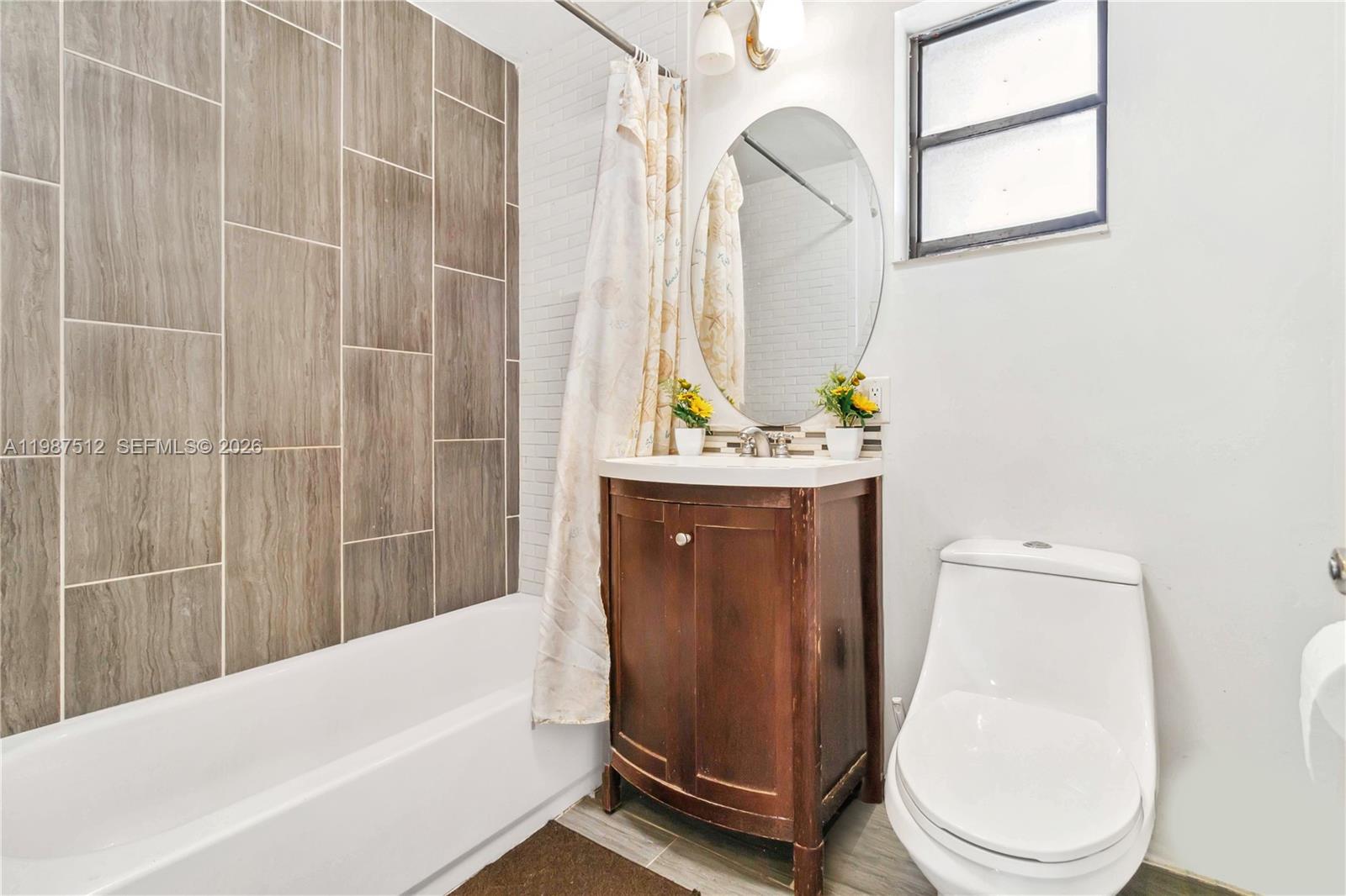 14461 Southwest 285th Street Homestead, FL 33033 - Photo 11 of 17 a bathroom with a toilet a sink and bathtub