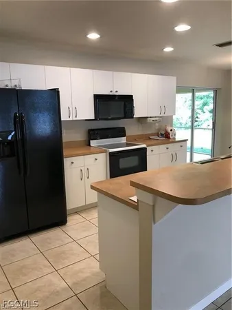 $2,300 | 1139 Southwest 43rd Street, Cape Coral, FL 33914