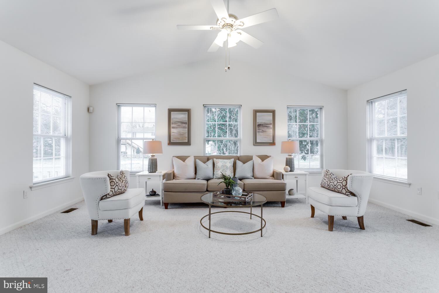 17370 Rock Point Road Newburg, MD 20664 - Photo 27 of 71 Huge great room/family room with vaulted ceiling