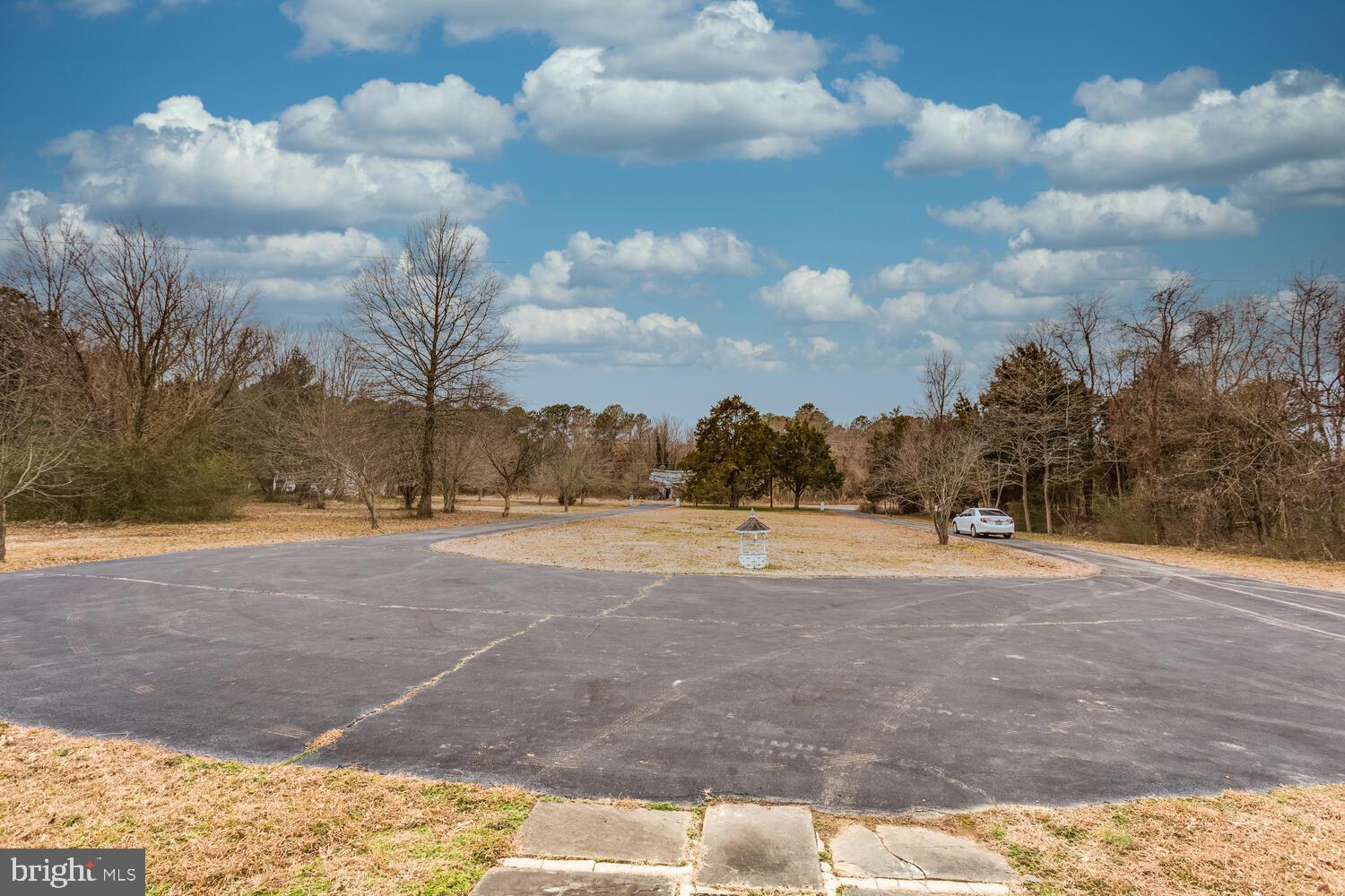 17370 Rock Point Road Newburg, MD 20664 - Photo 56 of 71 Large horseshoe driveway