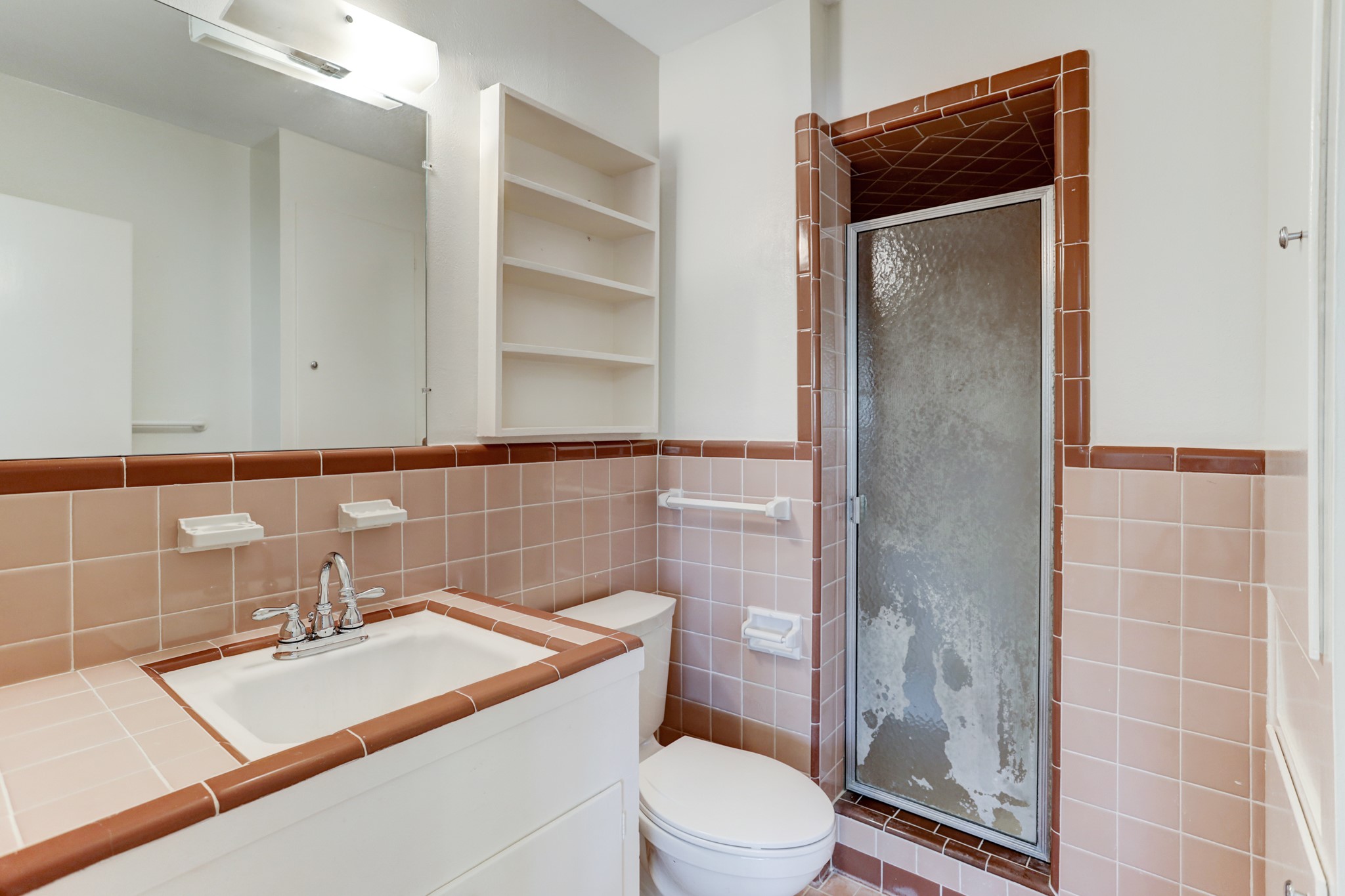 10226 Ivyridge Road Houston, TX 77043 - Photo 21 of 37 a bathroom with a sink toilet and shower
