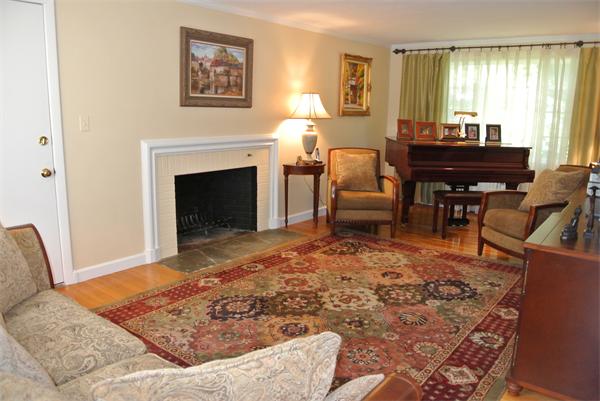 75 Boulder Road Newton, MA 02459 - Photo 2 of 15