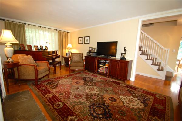 75 Boulder Road Newton, MA 02459 - Photo 3 of 15