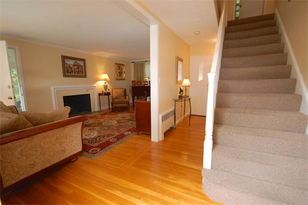 75 Boulder Road Newton, MA 02459 - Photo 4 of 15