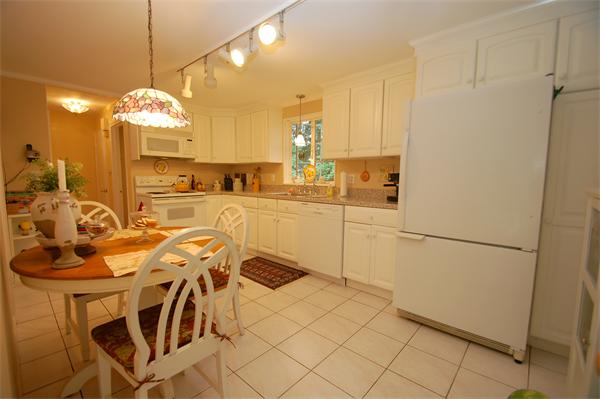 75 Boulder Road Newton, MA 02459 - Photo 7 of 15
