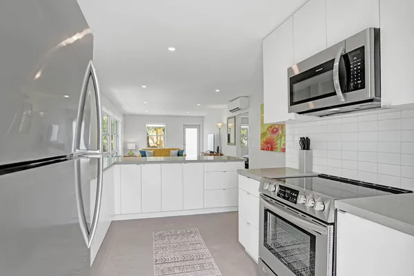 $4,000 | 625 Northeast 13th Avenue, Unit 2, Fort Lauderdale, FL 33304