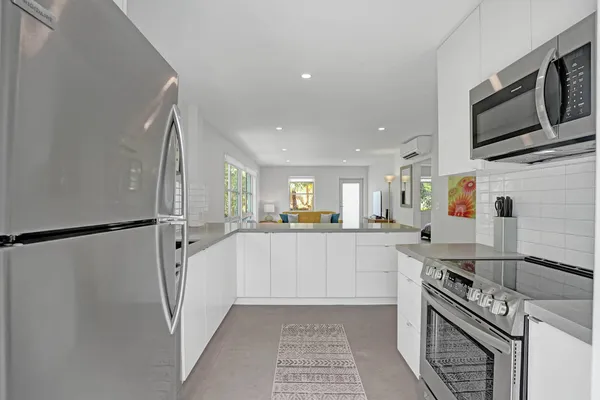 $4,000 | 625 Northeast 13th Avenue, Unit 2, Fort Lauderdale, FL 33304