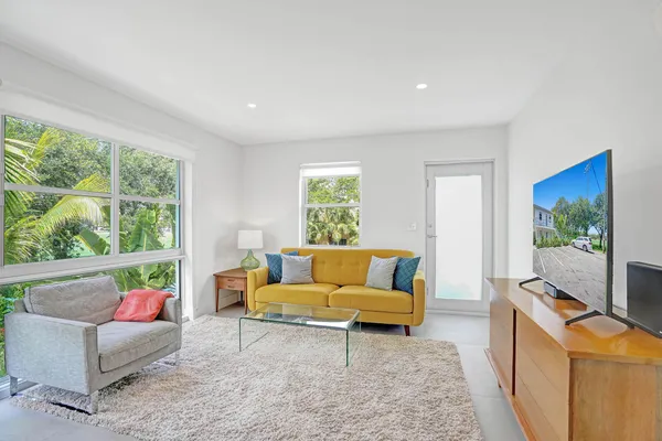 $4,000 | 625 Northeast 13th Avenue, Unit 2, Fort Lauderdale, FL 33304