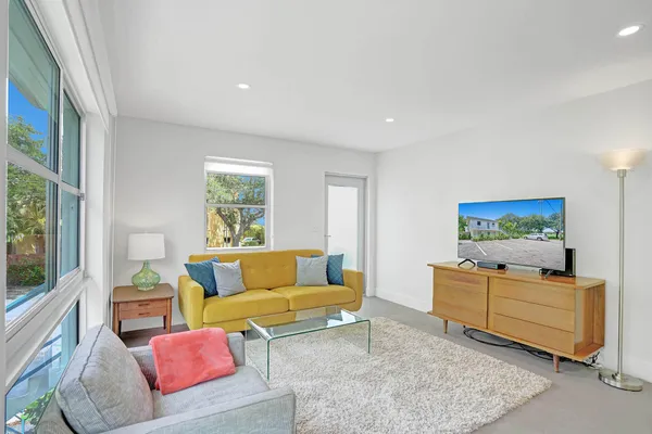 $4,000 | 625 Northeast 13th Avenue, Unit 2, Fort Lauderdale, FL 33304