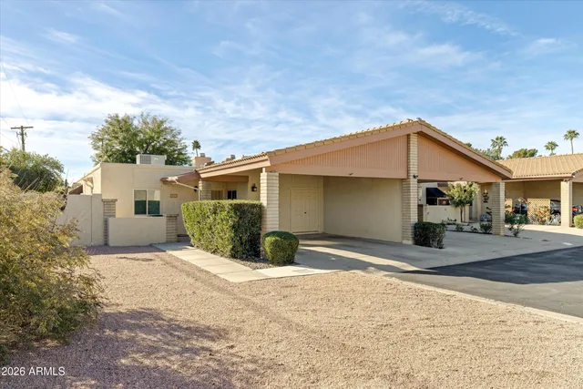 $389,900 | 2717 East Shaw Butte Drive, Phoenix, AZ 85028