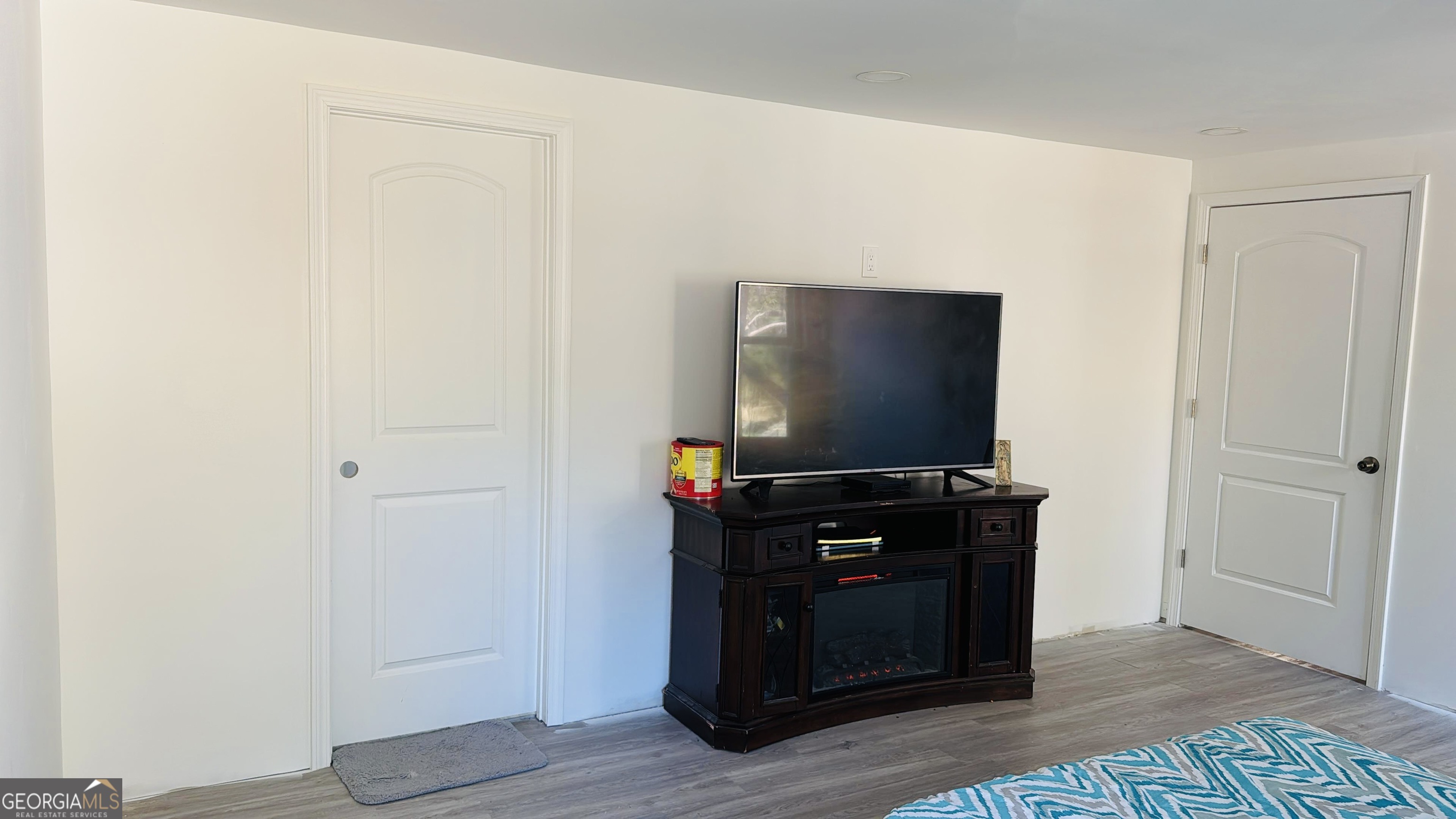 508 McKibben Road Buchanan, GA 30113 - Photo 14 of 20 a room with wooden floor and furniture