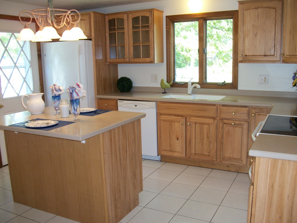 26 Warren Road Tewksbury, MA 01876 - Photo 7 of 20 Gallery Image 7