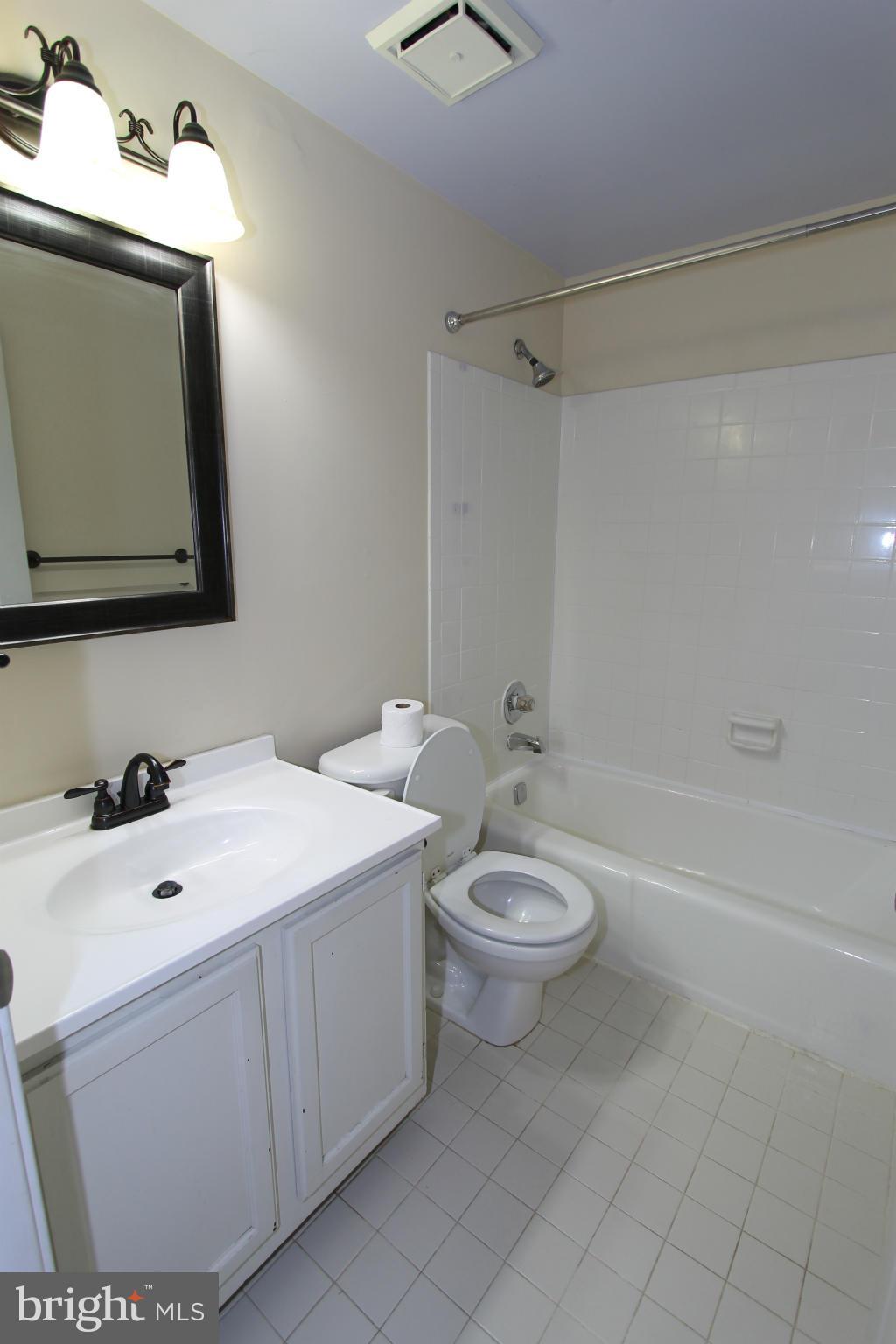 4424 Flintstone Road Alexandria, VA 22306 - Photo 11 of 17 Bath