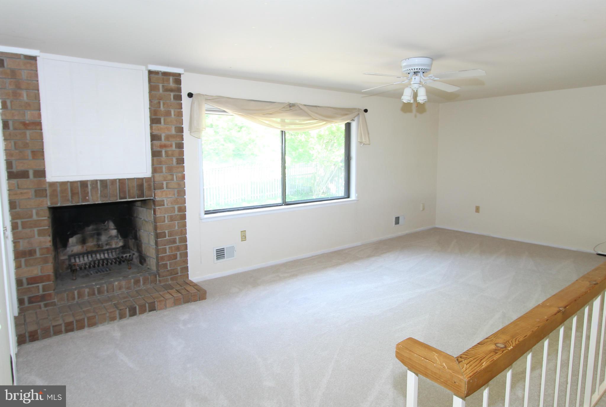 4424 Flintstone Road Alexandria, VA 22306 - Photo 8 of 17 Living Room