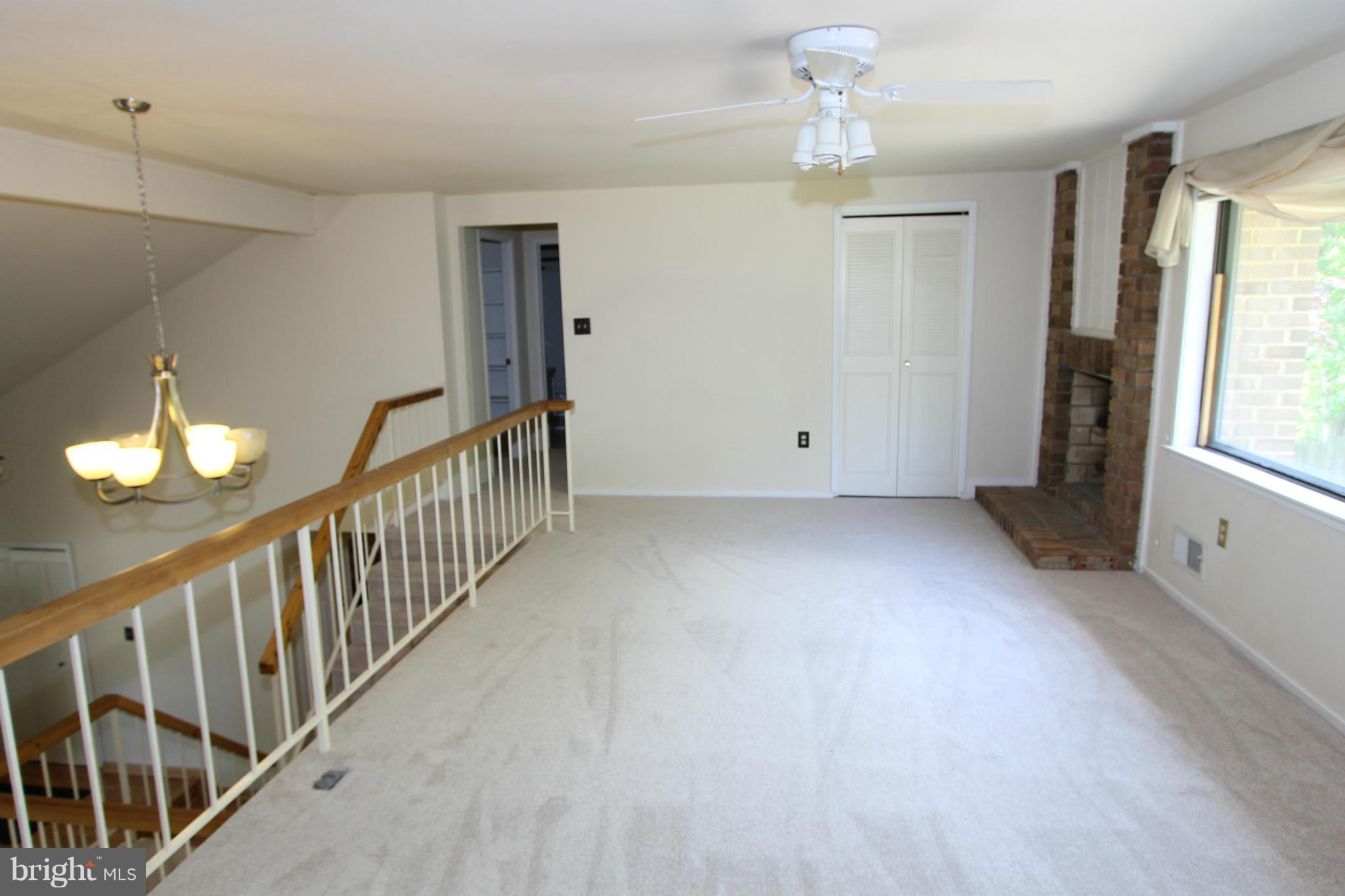 4424 Flintstone Road Alexandria, VA 22306 - Photo 9 of 17 Living Room