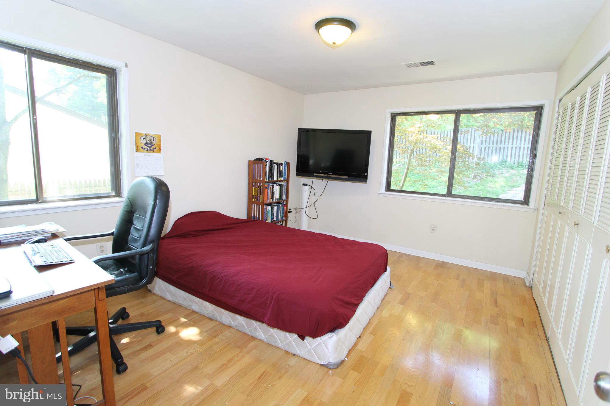 4424 Flintstone Road Alexandria, VA 22306 - Photo 10 of 17 Bedroom