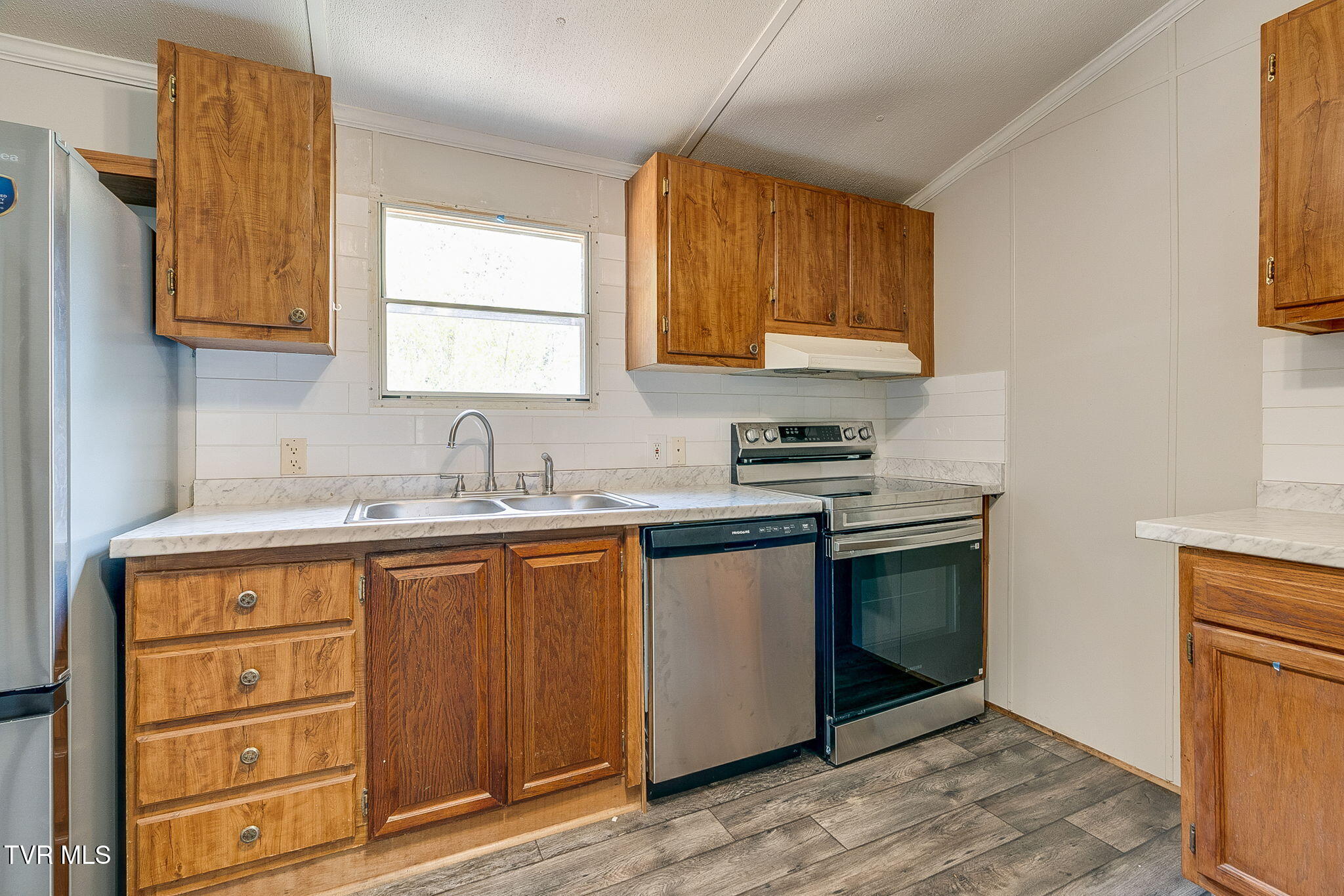 229 Alpine Loop Mosheim, TN 37818 - Photo 13 of 38 010