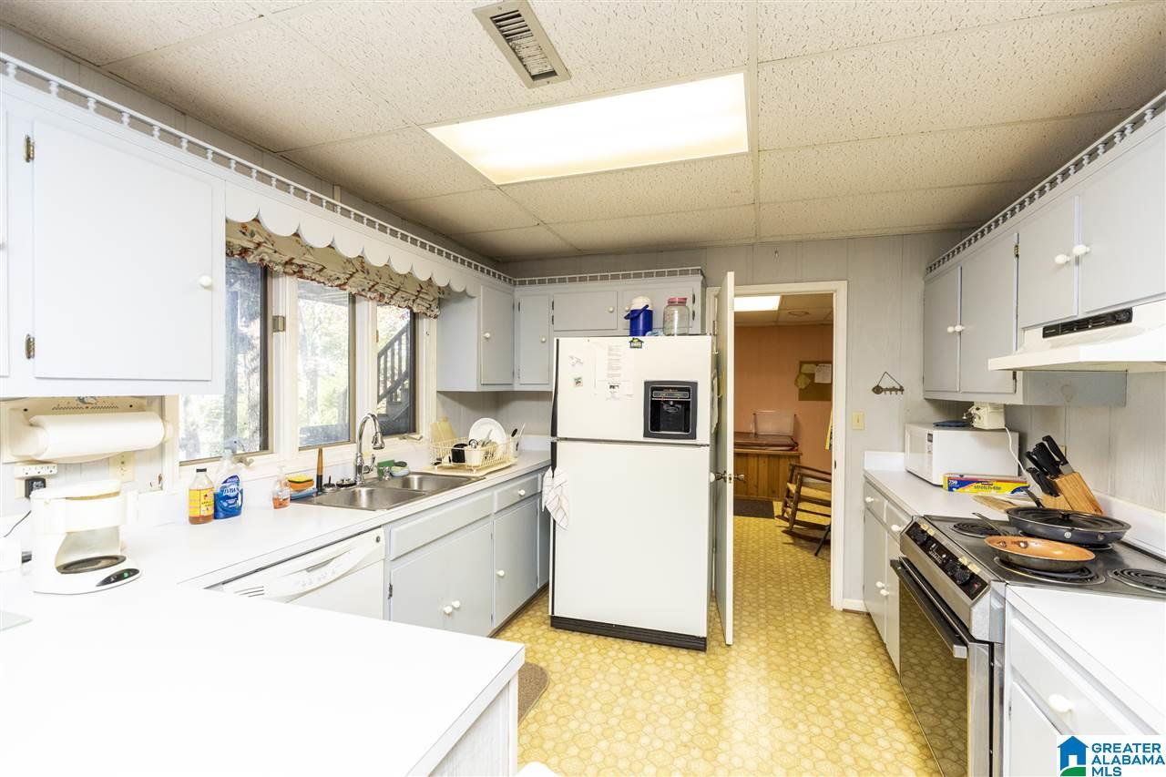 647 Ridgeway Circle Talladega, AL 35160 - Photo 35 of 48