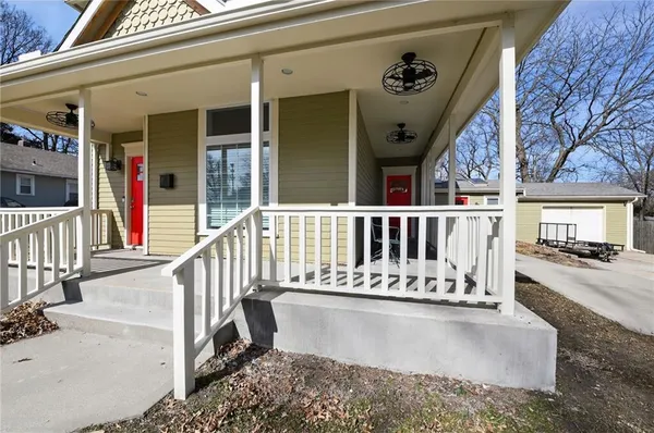 $515,000 | 204 Southeast 1st Street, Lee's Summit, MO 64063