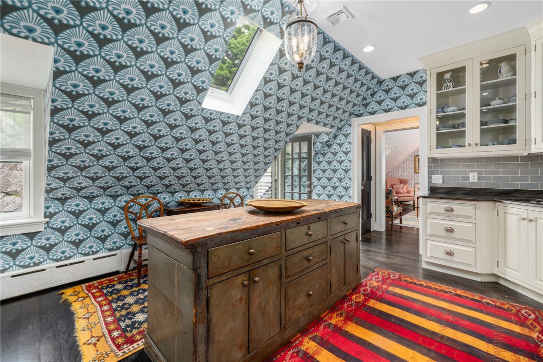 33 Beacon Hill Road Newport, RI 02840 - Photo 14 of 34