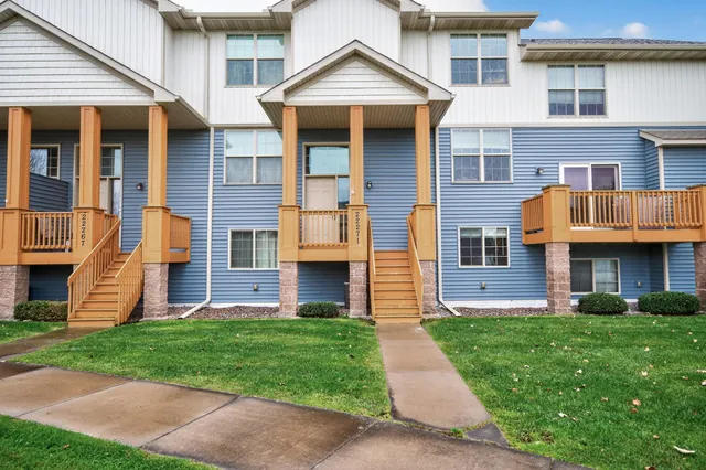 $299,900 | 22271 Lilac Way, Forest Lake, MN 55025