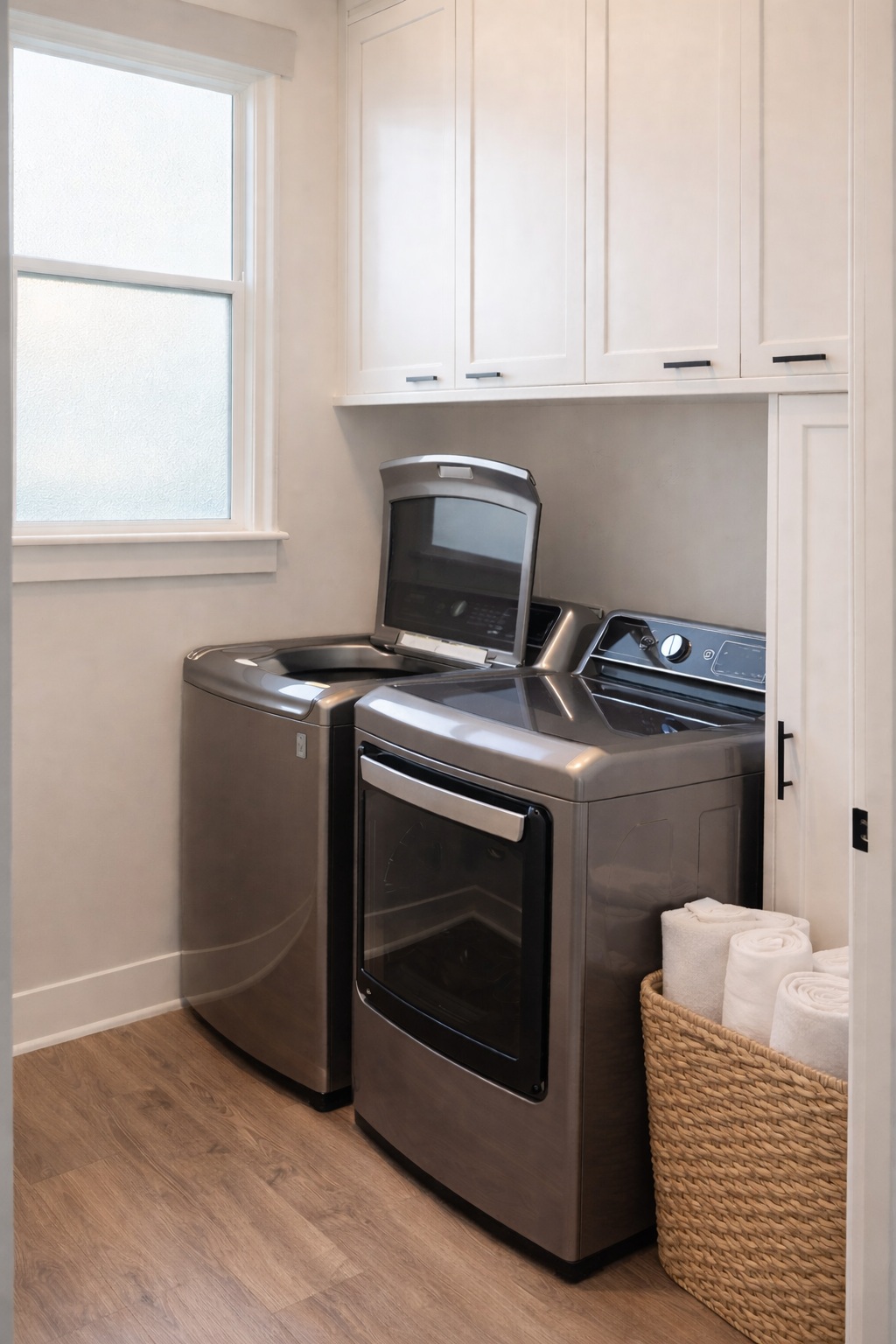 1107 Stobaugh Street, Unit 1 Austin, TX 78757 - Photo 23 of 27 a stove top oven sitting inside of a kitchen