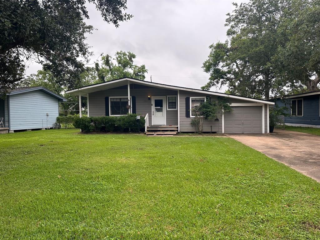 120 Jasmine Street, Lake Jackson, TX 77566 Compass