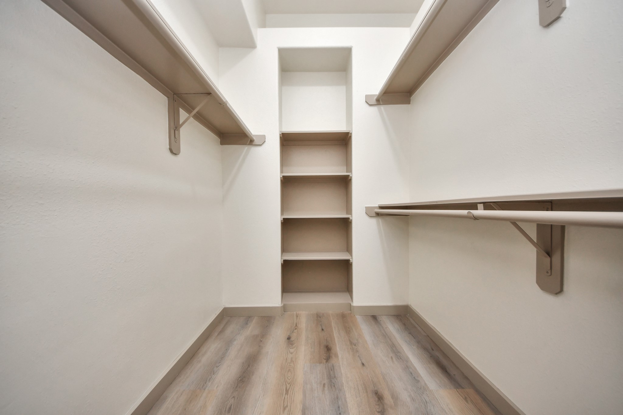 14423 Gadwall Court Houston, TX 77044 - Photo 37 of 42 a view of an empty walk in closet