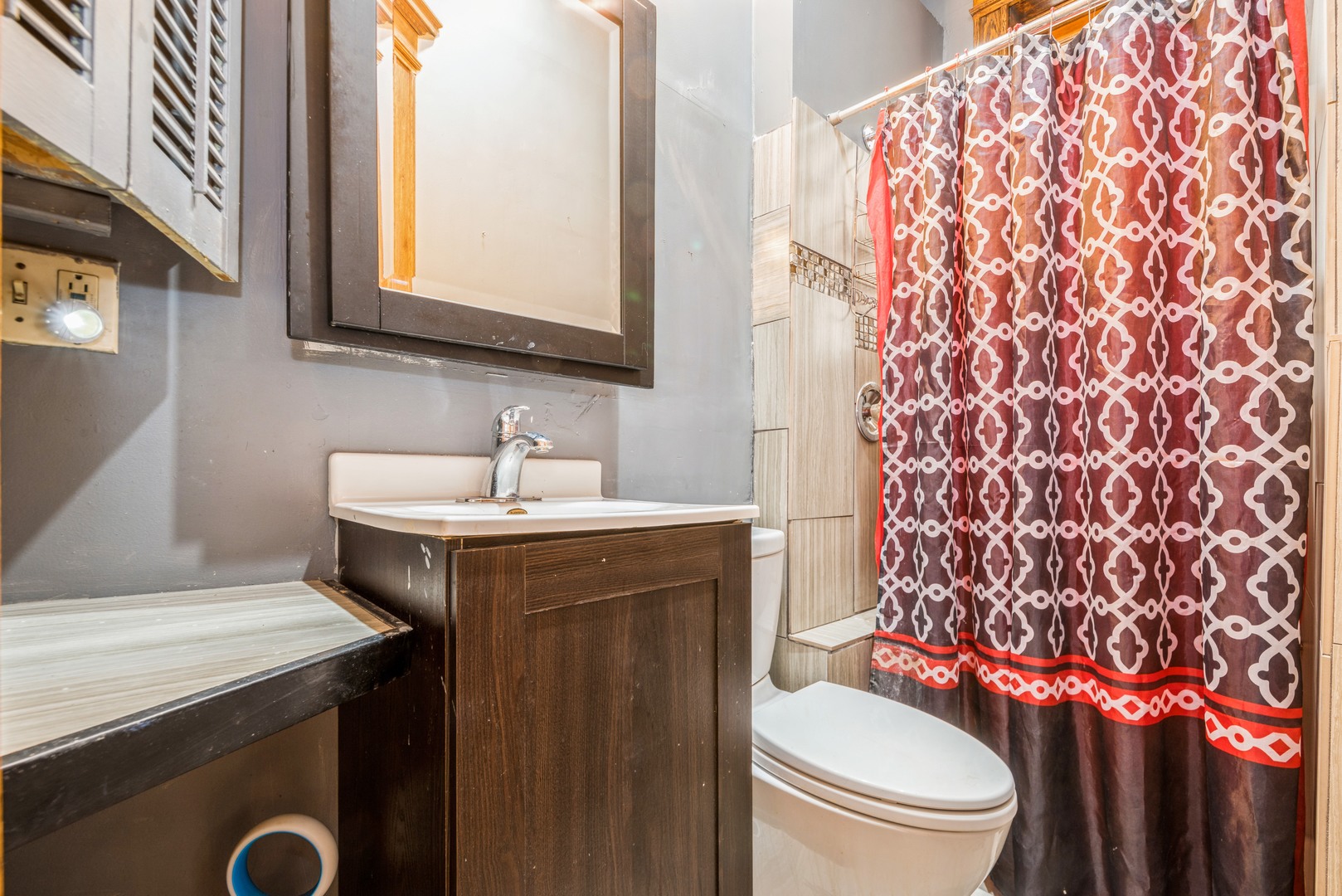4937 South Prairie Avenue Chicago, IL 60615 - Photo 11 of 15 a bathroom with a sink toilet and shower