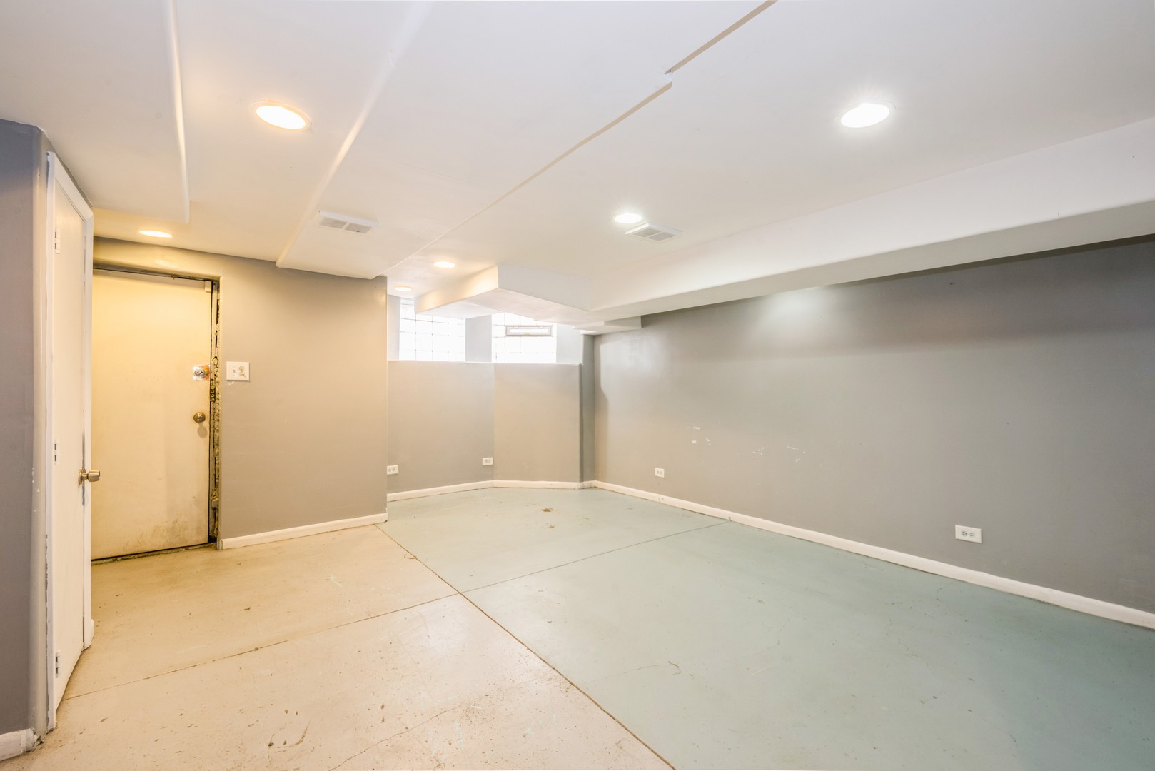 4937 South Prairie Avenue Chicago, IL 60615 - Photo 12 of 15 an empty room with a empty space and windows