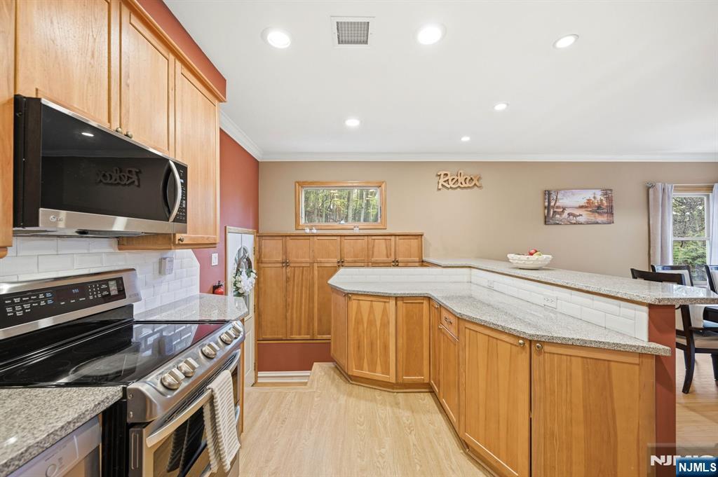 219 Snake Den Road Wanaque, NJ 07465 - Photo 17 of 50