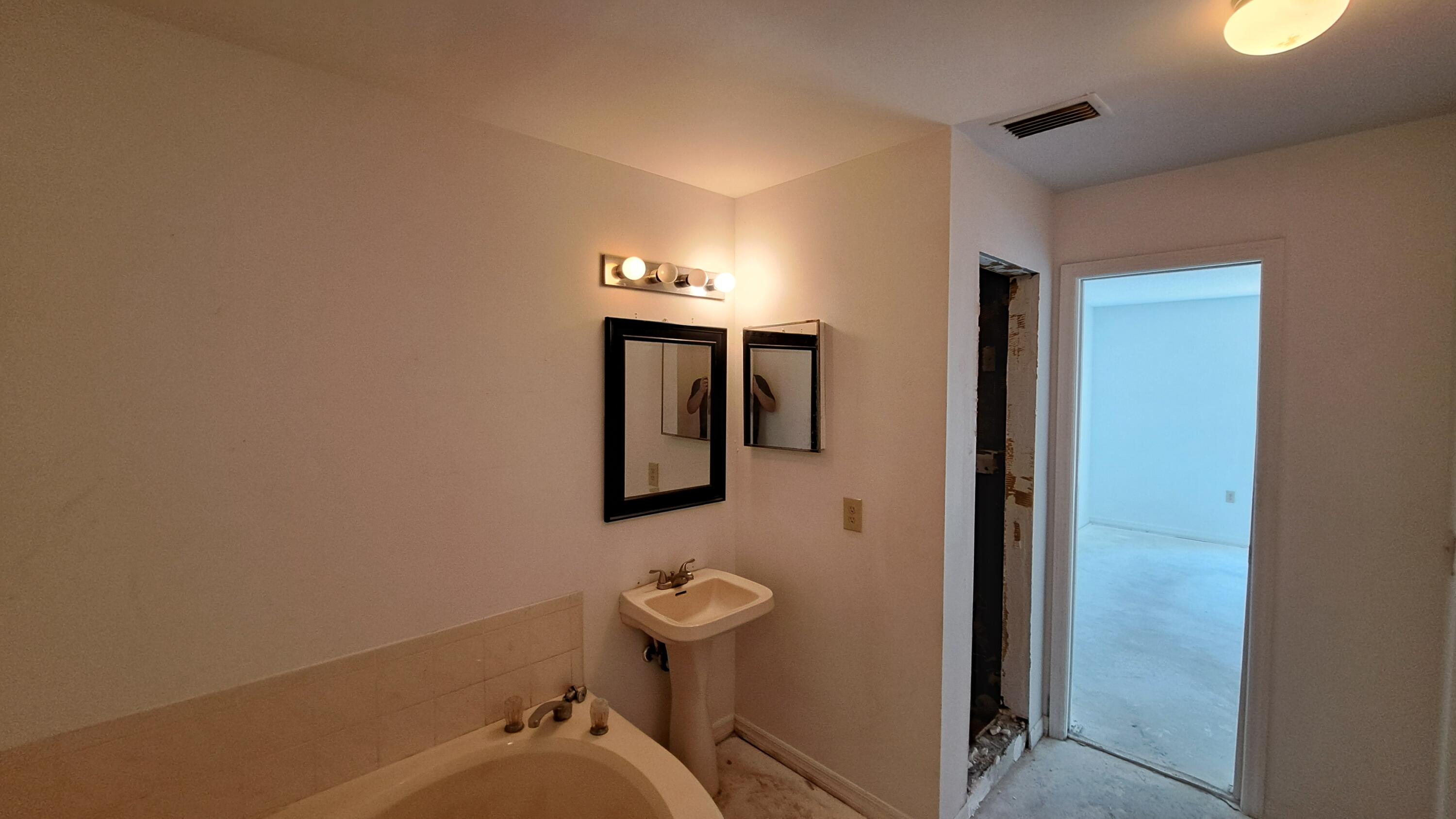 687 Raleigh Road Southeast Palm Bay, FL 32909 - Photo 11 of 26 Ensuite 1