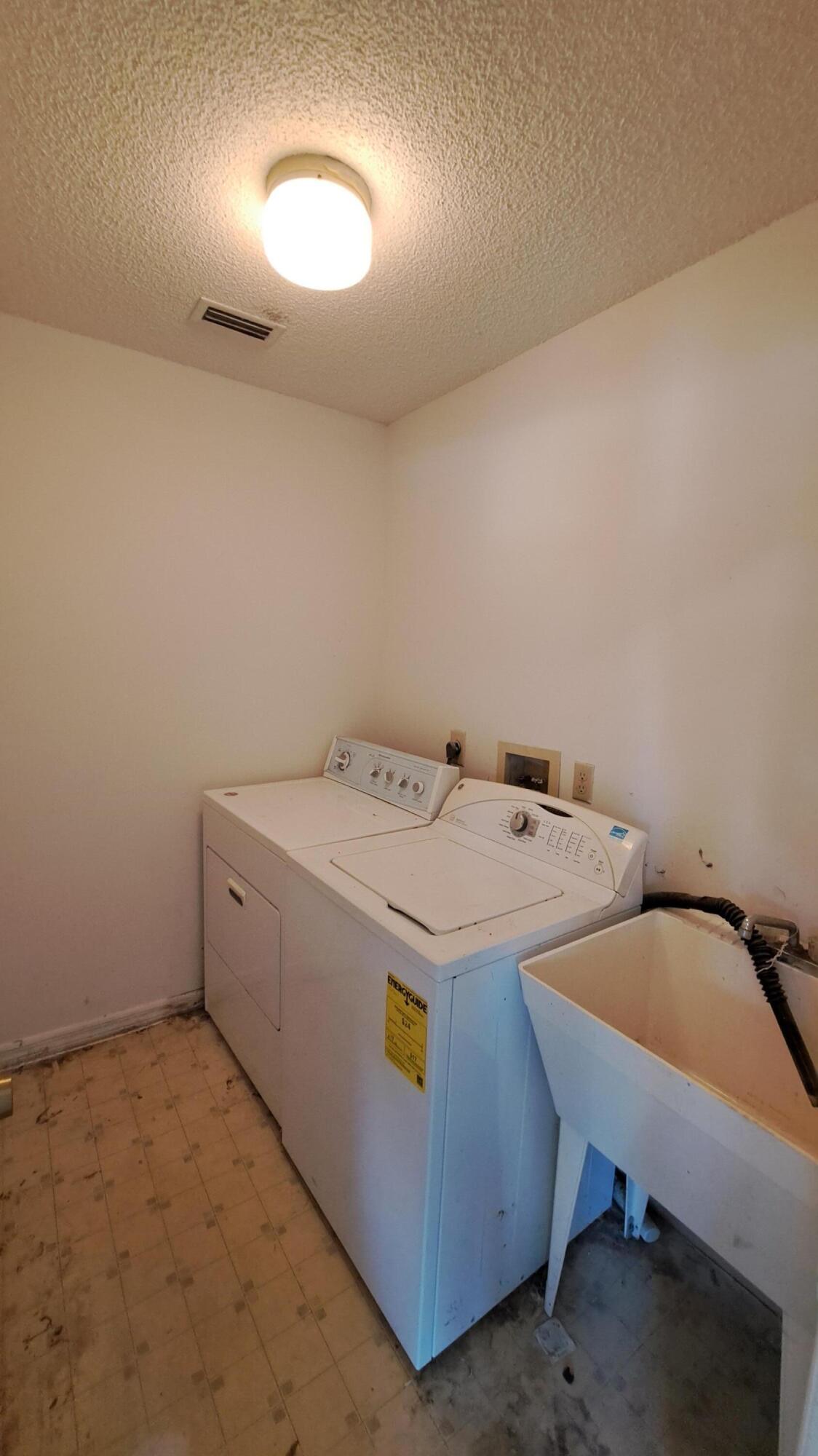 687 Raleigh Road Southeast Palm Bay, FL 32909 - Photo 7 of 26 Laundry