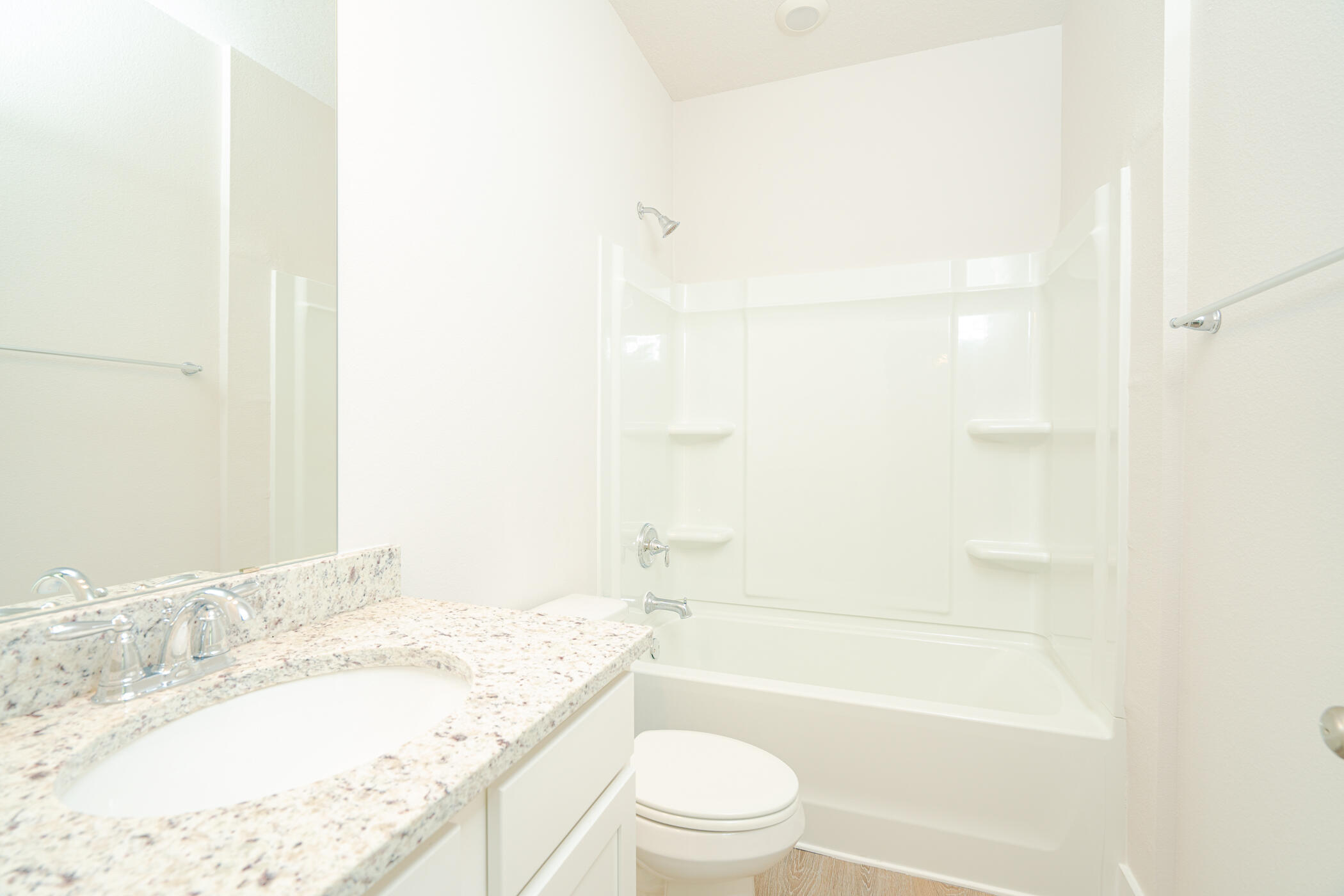 2425 Dakota Way Crestview, FL 32536 - Photo 26 of 43 Bathroom 3