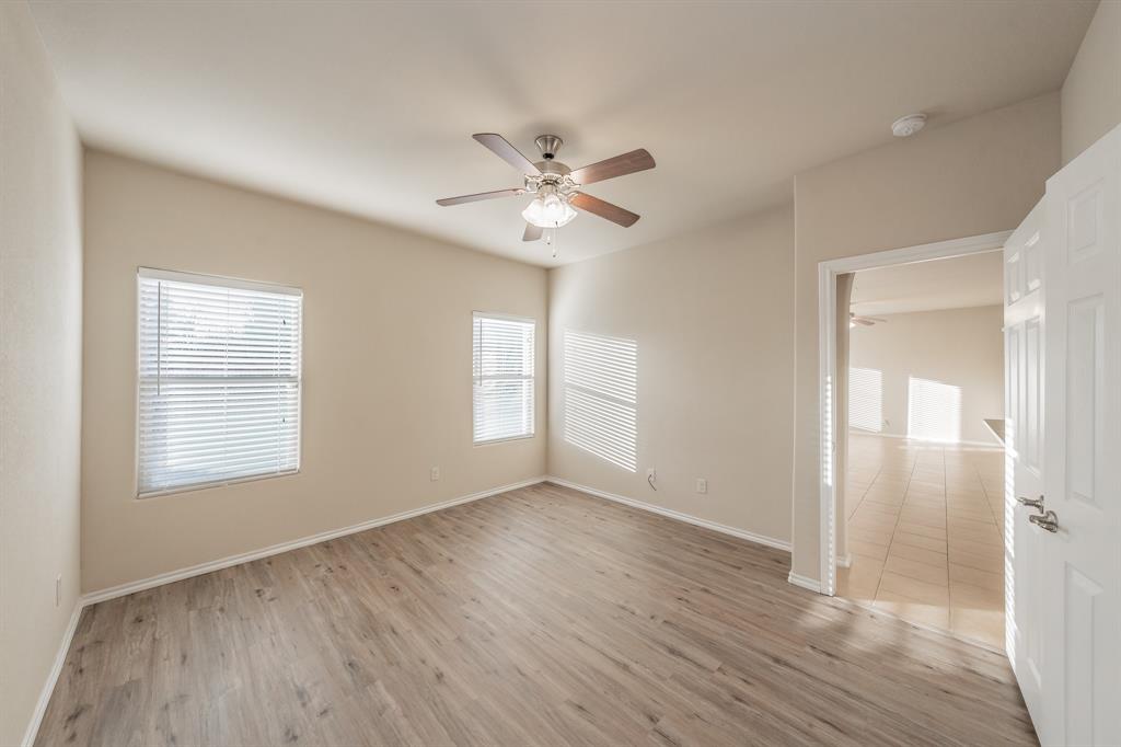 643 Alexander Street Grand Prairie, TX 75051 - Photo 19 of 40