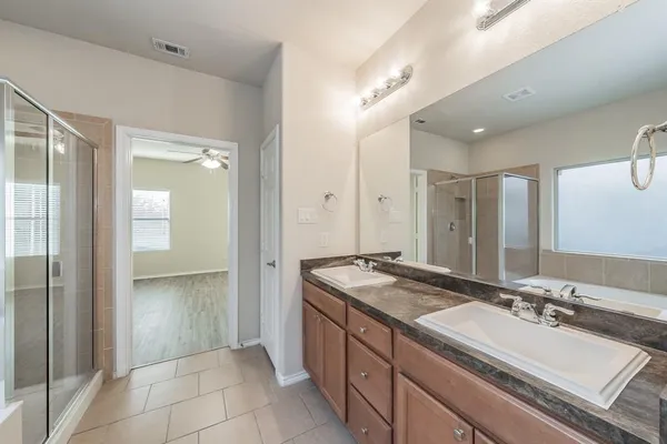 $2,095 | 643 Alexander Street, Grand Prairie, TX 75051