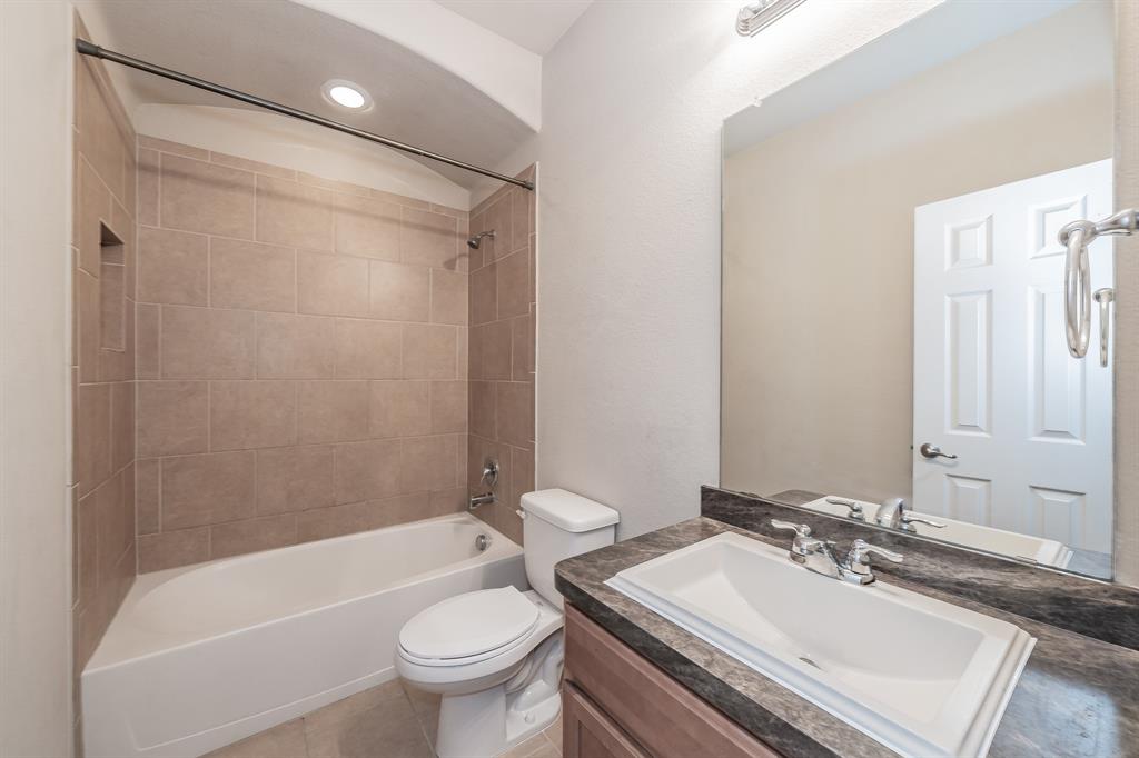 643 Alexander Street Grand Prairie, TX 75051 - Photo 28 of 40