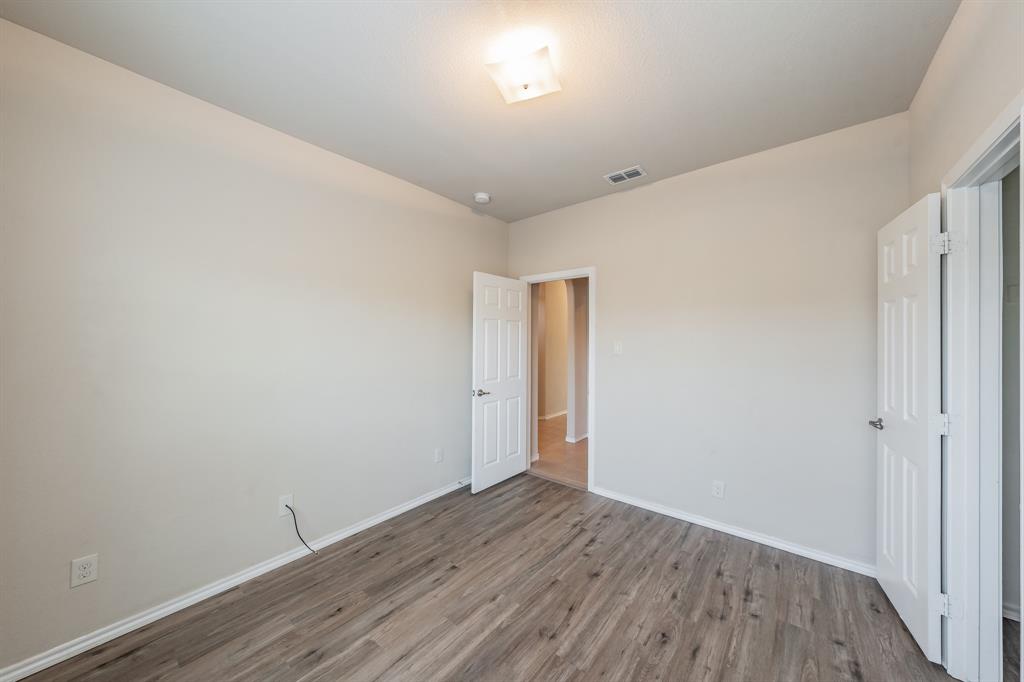 643 Alexander Street Grand Prairie, TX 75051 - Photo 30 of 40