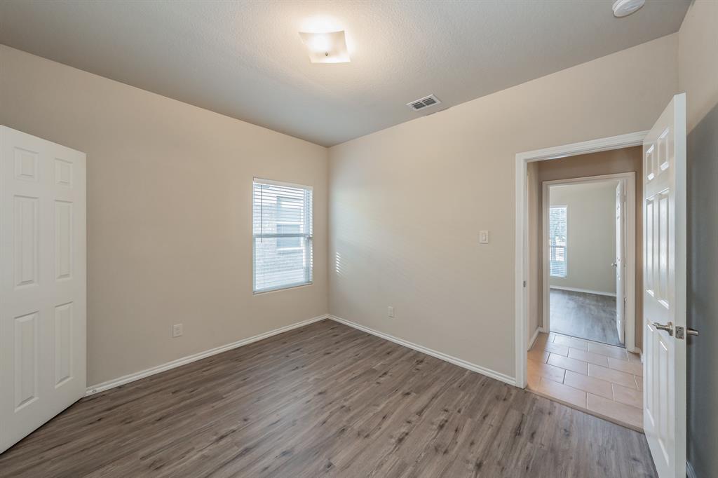 643 Alexander Street Grand Prairie, TX 75051 - Photo 31 of 40