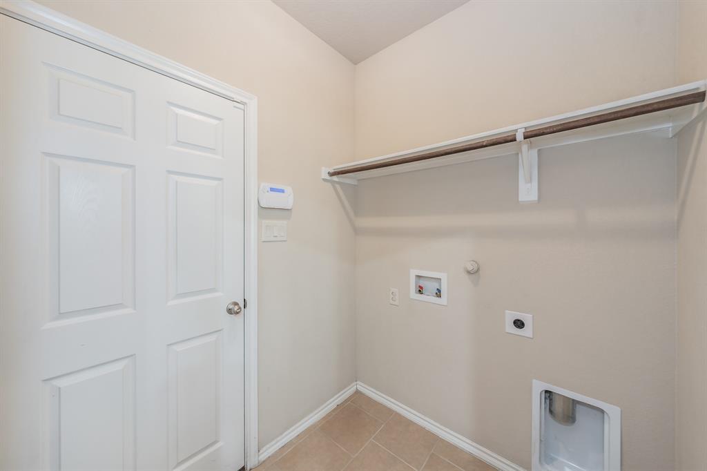 643 Alexander Street Grand Prairie, TX 75051 - Photo 33 of 40