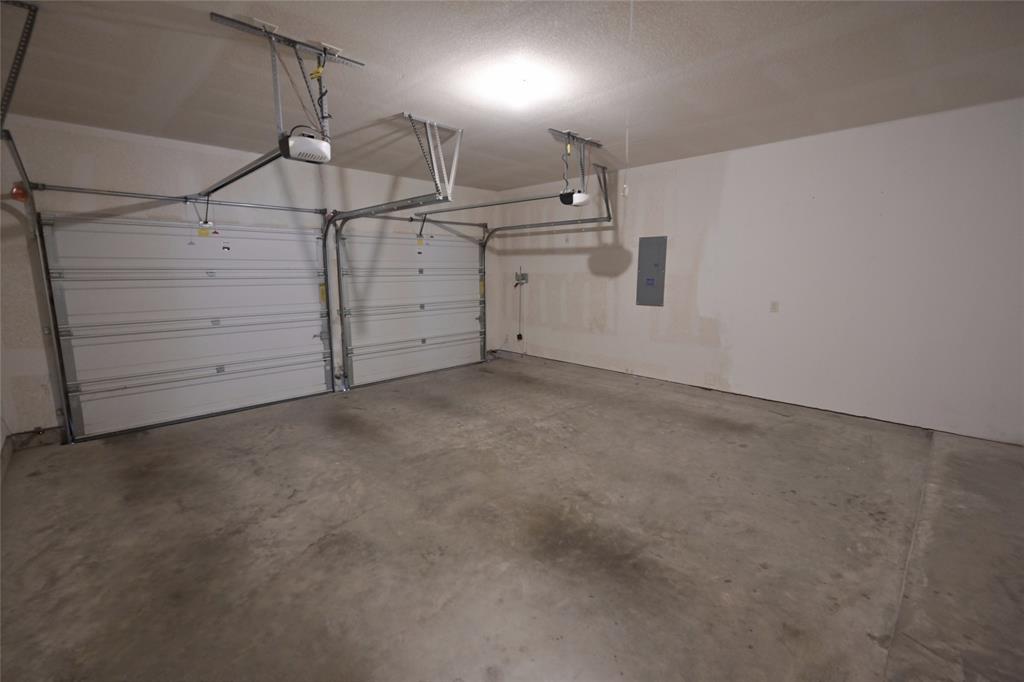 643 Alexander Street Grand Prairie, TX 75051 - Photo 35 of 40 2 Car Garage