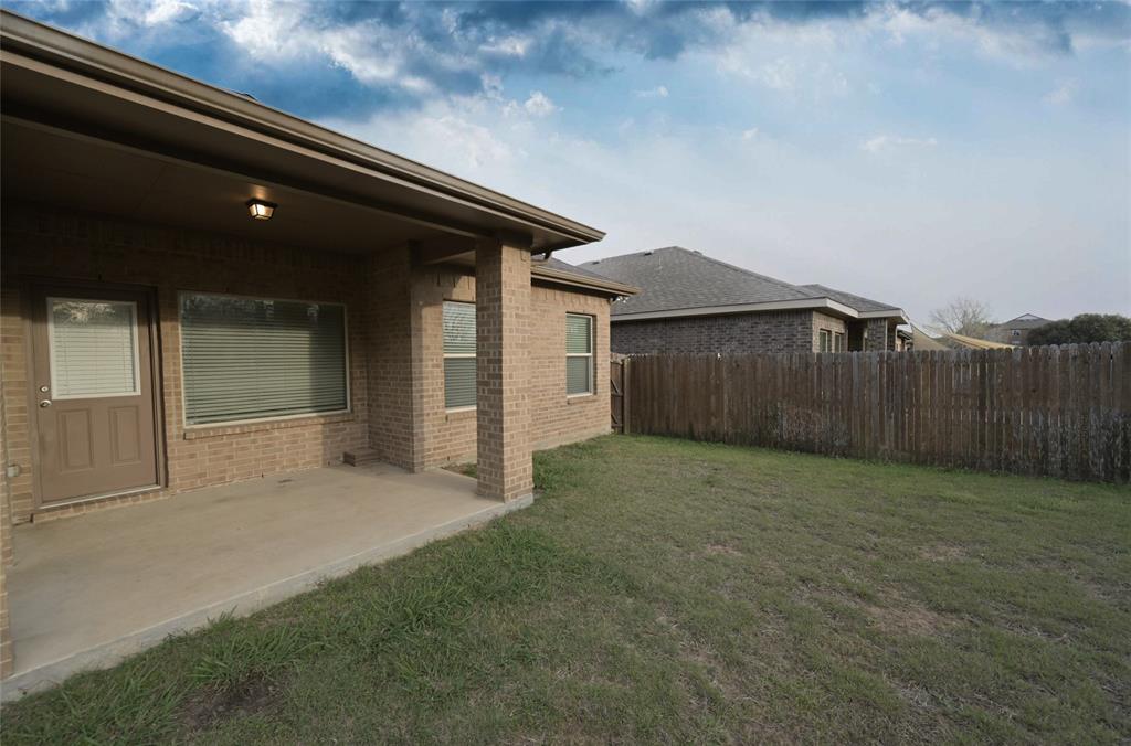 643 Alexander Street Grand Prairie, TX 75051 - Photo 36 of 40 Large Covered back Patio
