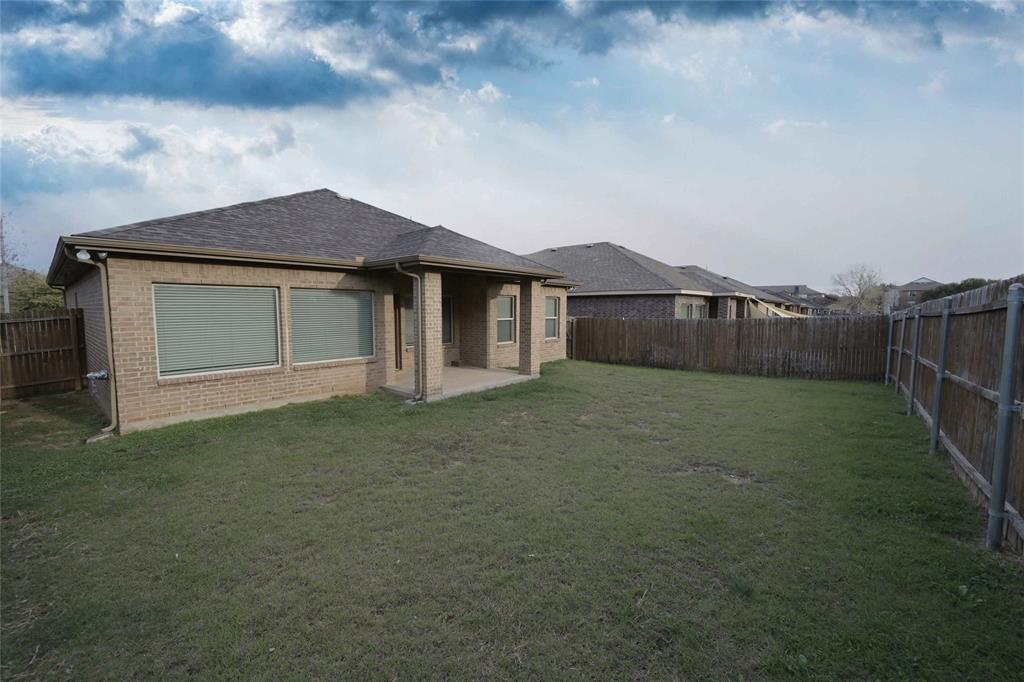 643 Alexander Street Grand Prairie, TX 75051 - Photo 39 of 40