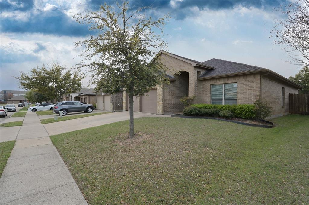 643 Alexander Street Grand Prairie, TX 75051 - Photo 40 of 40 Community Sidewalks