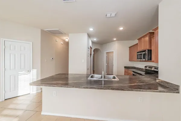 $2,095 | 643 Alexander Street, Grand Prairie, TX 75051