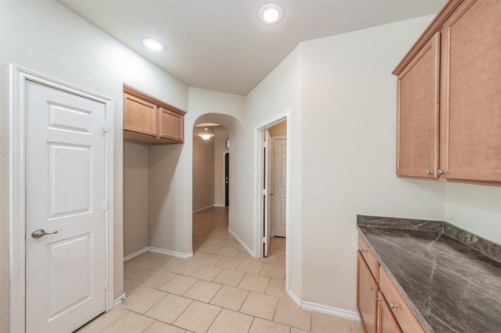 643 Alexander Street Grand Prairie, TX 75051 - Photo 10 of 40