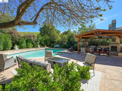 $5,295,000 | 10507 Manzanita Court, Cupertino, CA 95014