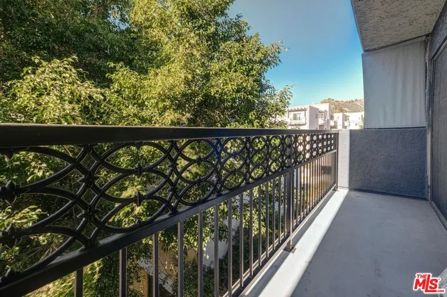 $499,000 | 1355 North Sierra Bonita Avenue, Unit 411, West Hollywood, CA 90046