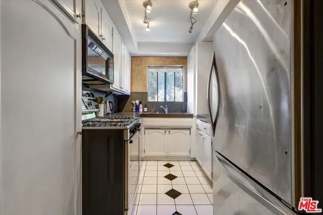 $499,000 | 1355 North Sierra Bonita Avenue, Unit 411, West Hollywood, CA 90046