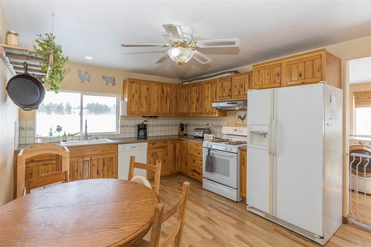 38818 North Short Road Deer Park, WA 99006 - Photo 11 of 20